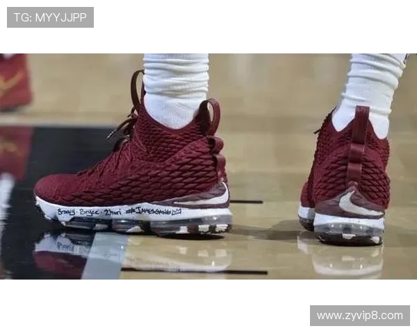 足球鞋高帮设计的优势与适用场景解析 选择合适的高帮足球鞋提升球场表现