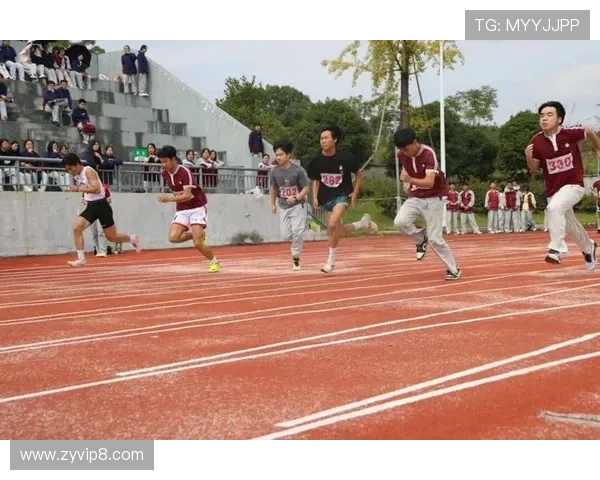 青春绿茵燃动校园激情展现少年拼搏与梦想剪辑瞬间